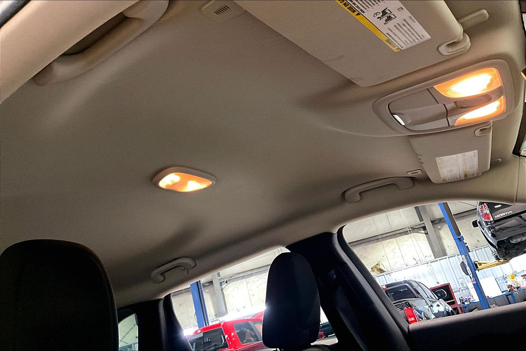 2018 Jeep CHEROKEE Located at Cole Auto Outlet slide-image