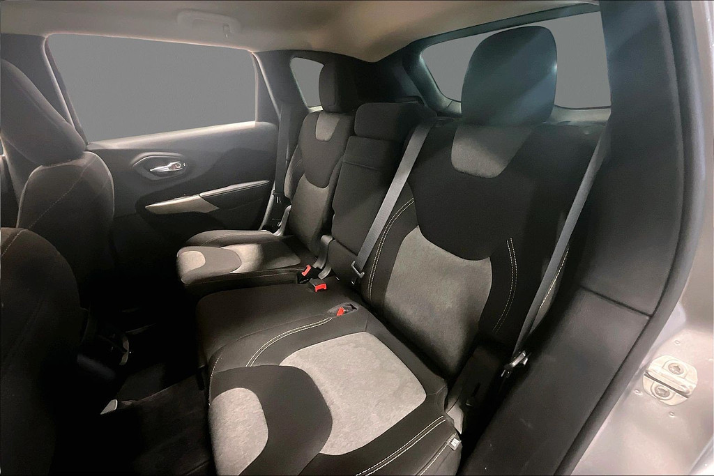 2018 Jeep CHEROKEE Located at Cole Auto Outlet light-box-slides