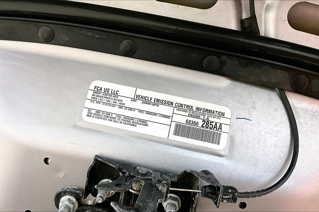 2018 Jeep CHEROKEE Located at Cole Auto Outlet slide-image