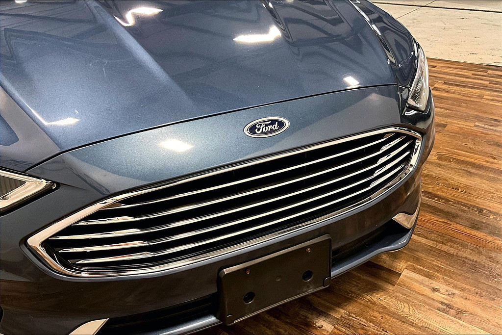 2019 Ford FUSION Located at Cole Auto Outlet light-box-slides