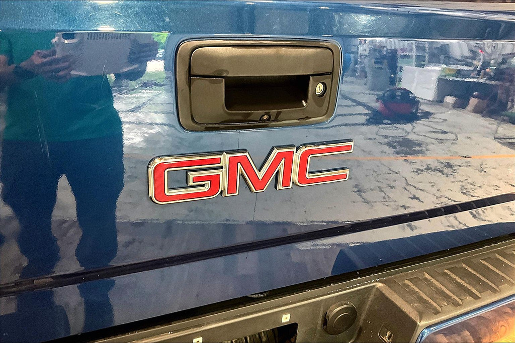 2017 GMC SIERRA Located at Cole Auto Outlet slide-image
