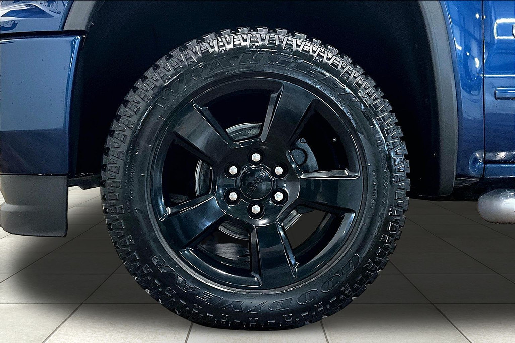 2017 GMC SIERRA Located at Cole Auto Outlet slide-image