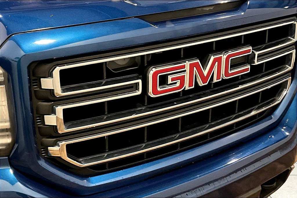 2017 GMC SIERRA Located at Cole Auto Outlet slide-image