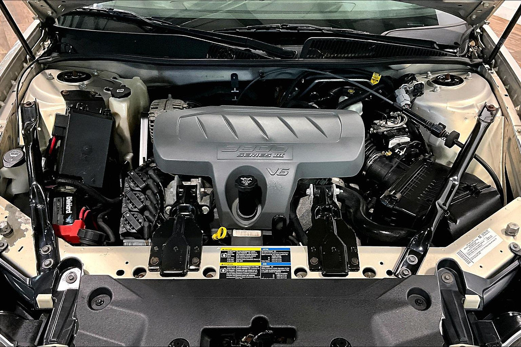 2008 Buick LACROSSE Located at Cole Auto Outlet slide-image