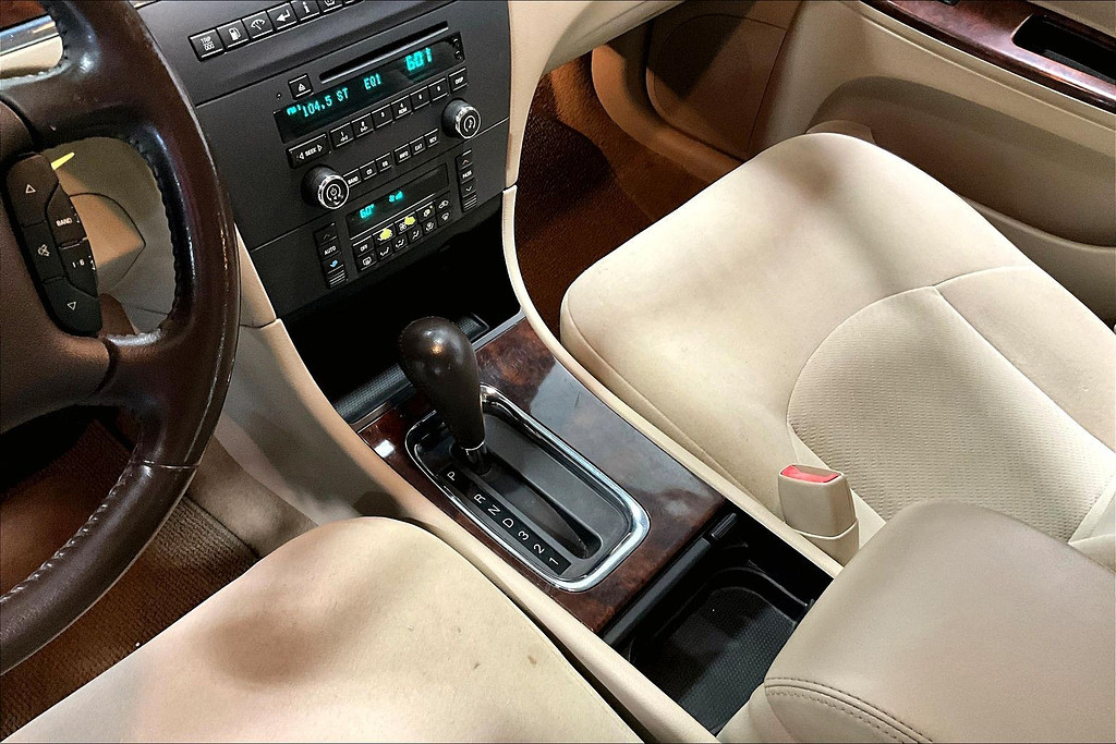 2008 Buick LACROSSE Located at Cole Auto Outlet light-box-slides