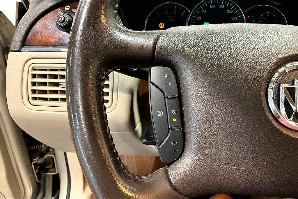 2008 Buick LACROSSE Located at Cole Auto Outlet light-box-slides