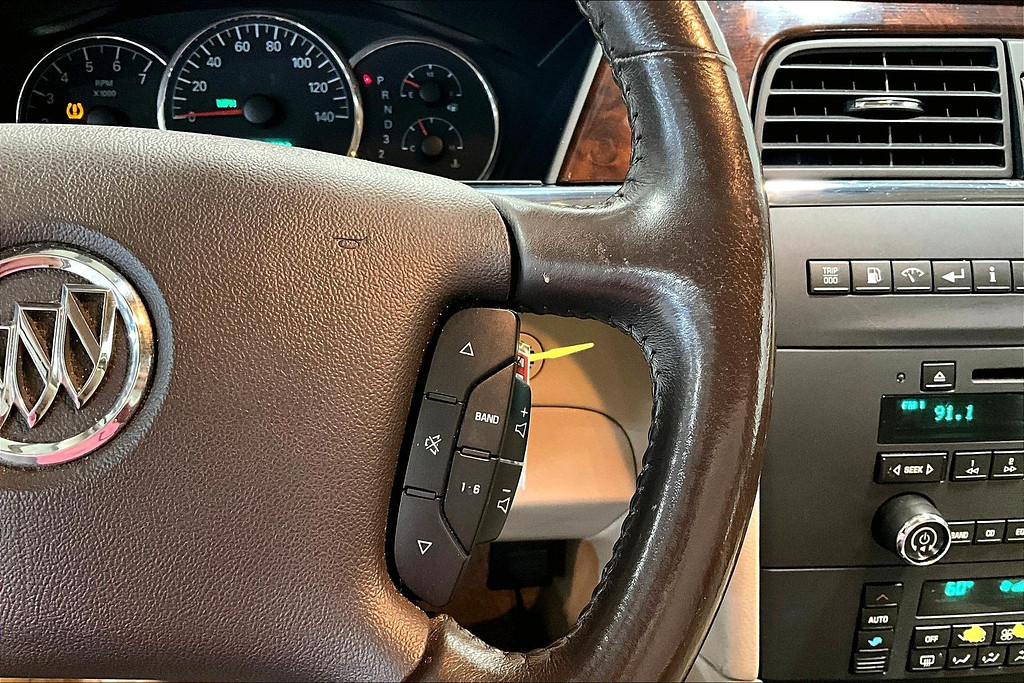 2008 Buick LACROSSE Located at Cole Auto Outlet light-box-slides