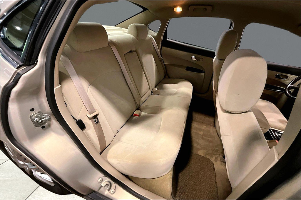 2008 Buick LACROSSE Located at Cole Auto Outlet light-box-slides