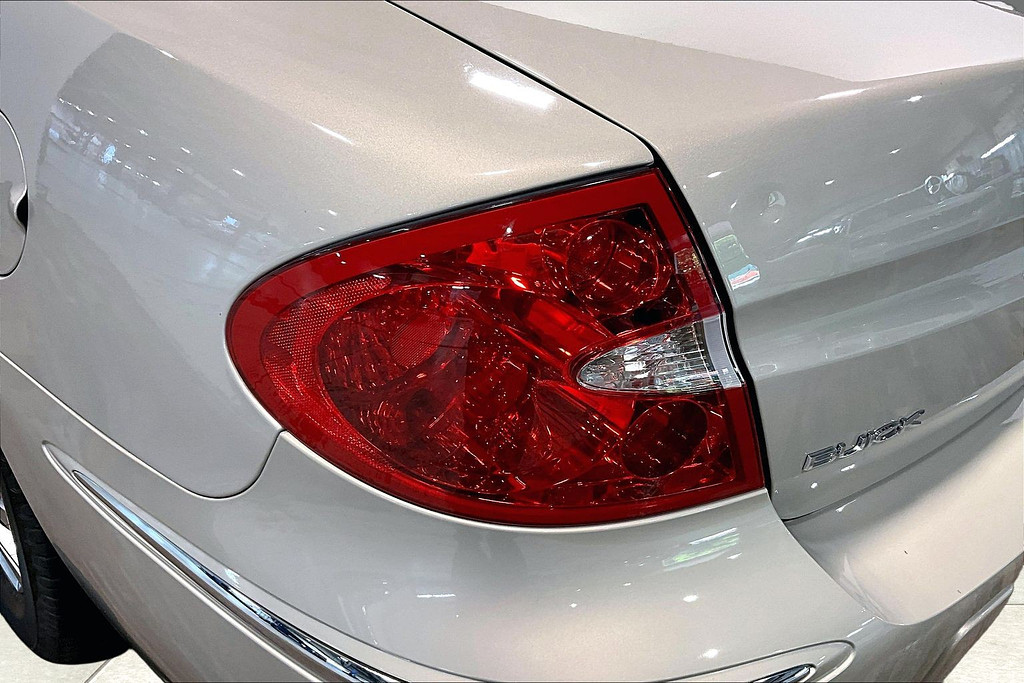 2008 Buick LACROSSE Located at Cole Auto Outlet light-box-slides