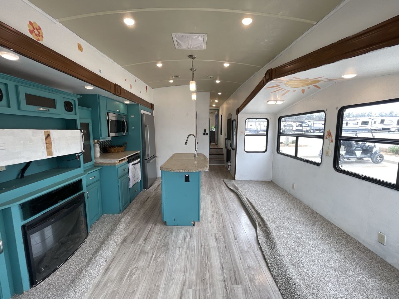 2016 FOREST RIVER CEDAR CREEK SILVERBA