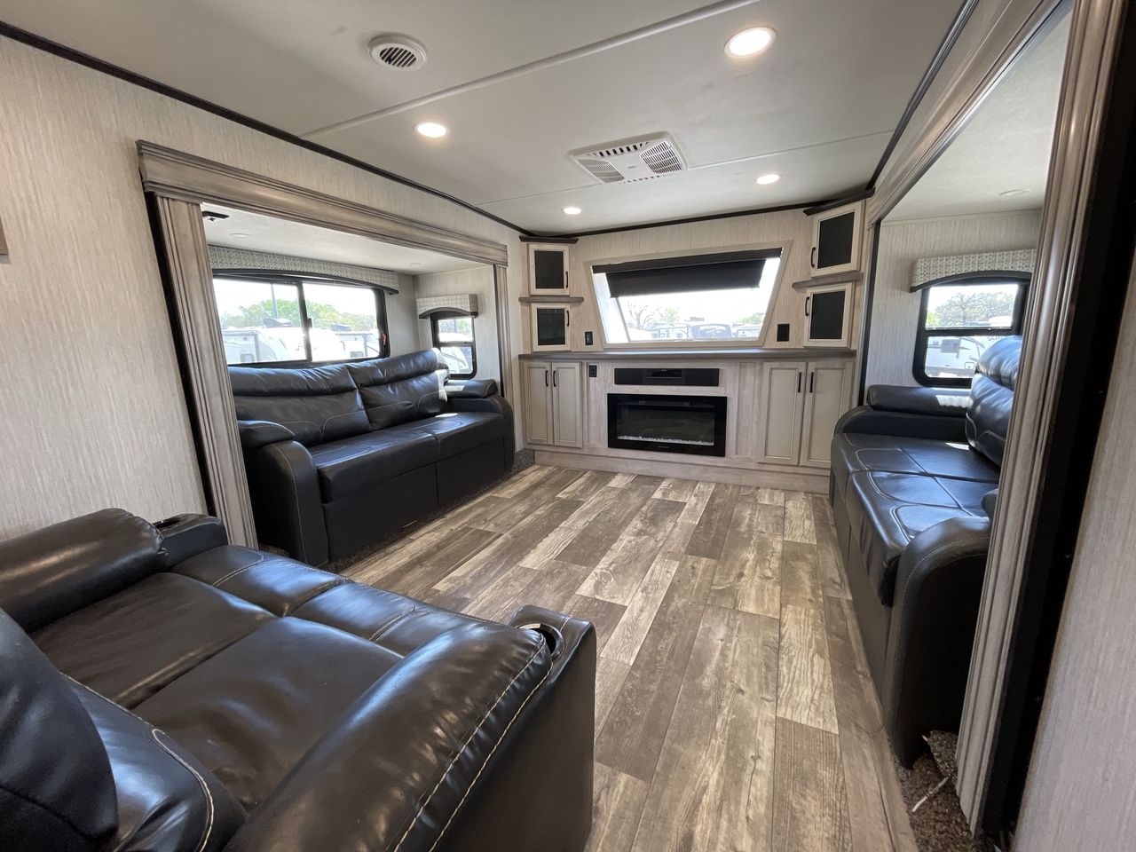 2022 FOREST RIVER SANDPIPER 391FLRB