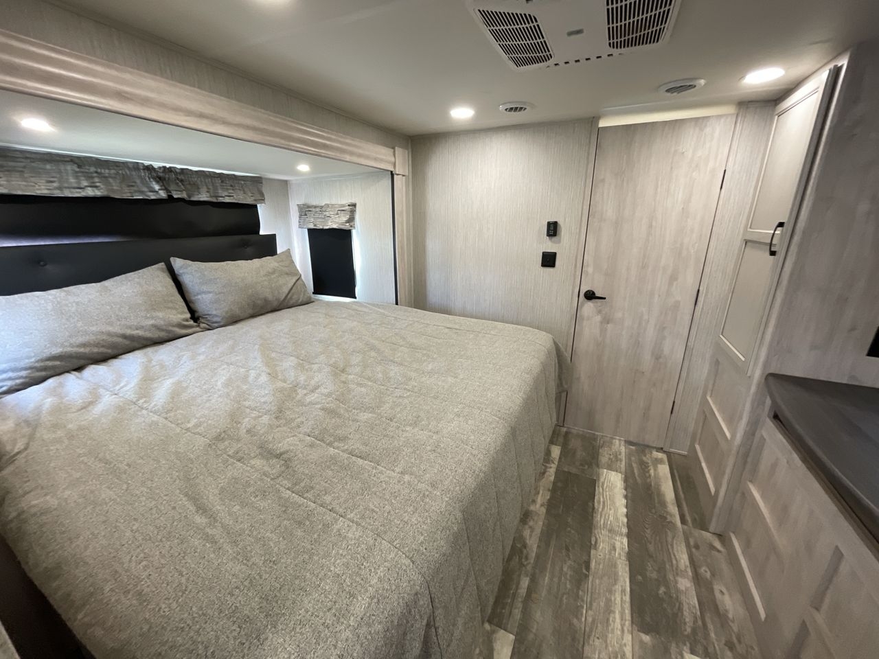 2022 FOREST RIVER SANDPIPER 391FLRB