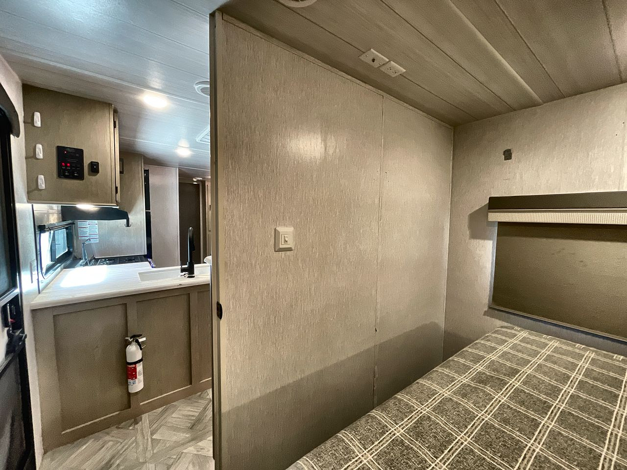 2023 FOREST RIVER WILDWOOD 31KQBTS