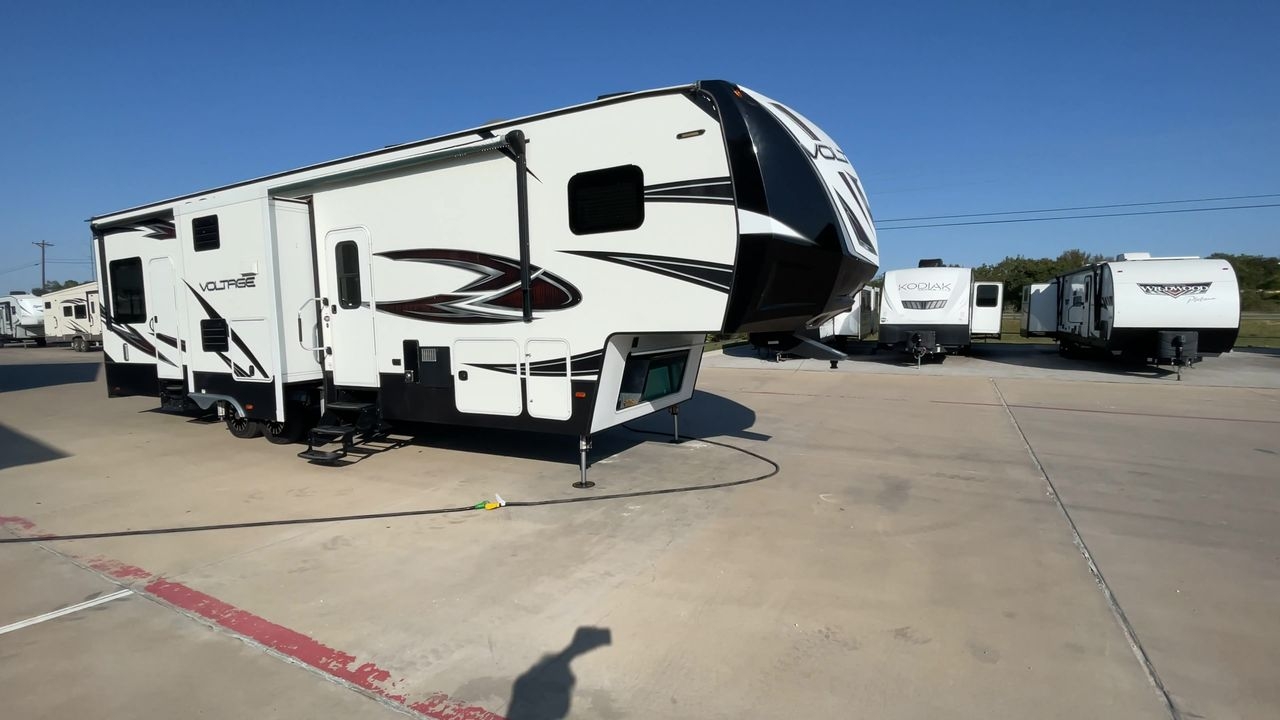 2017 DUTCHMEN VOLTAGE 3305