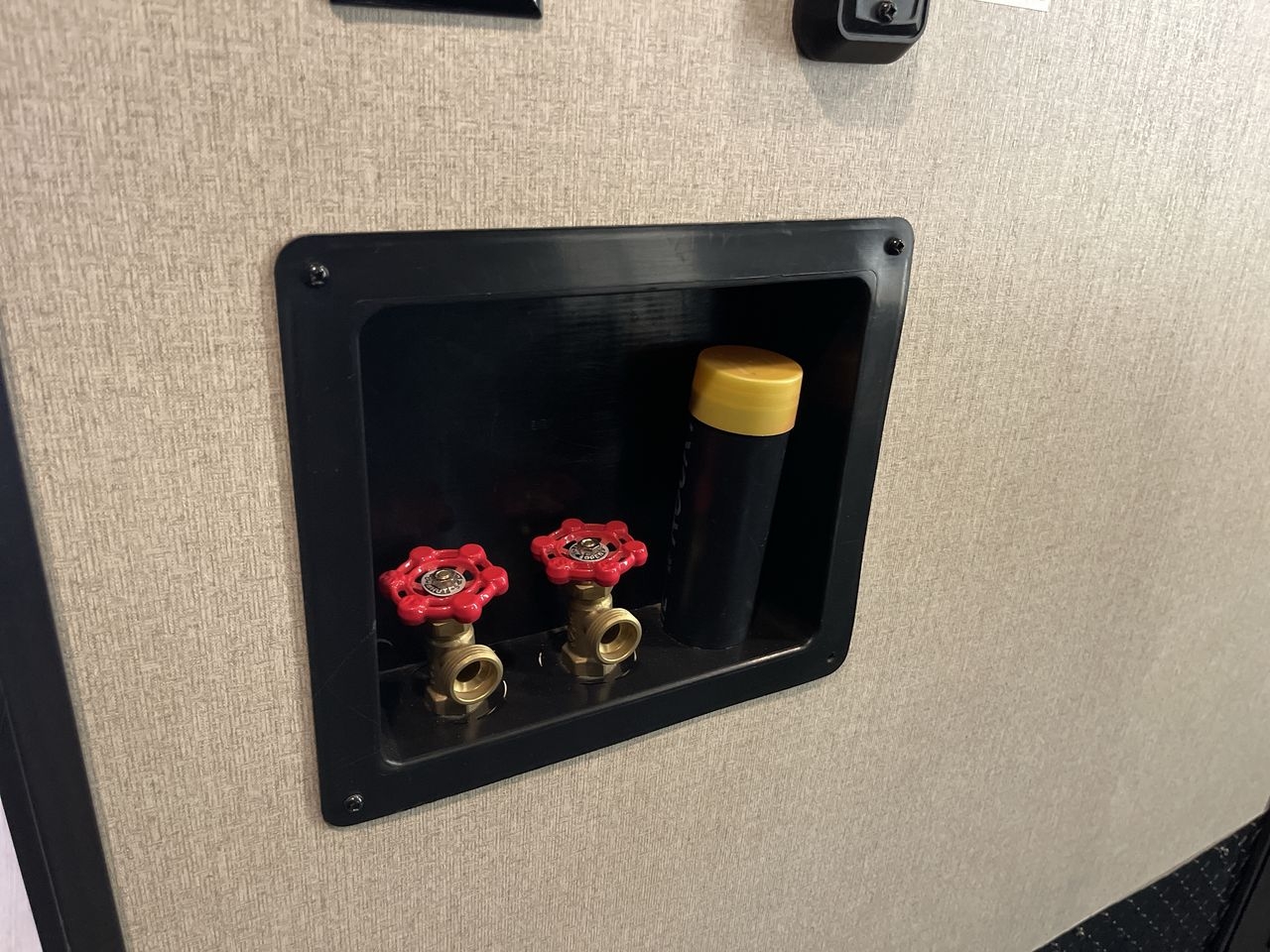 2017 DUTCHMEN VOLTAGE 3305