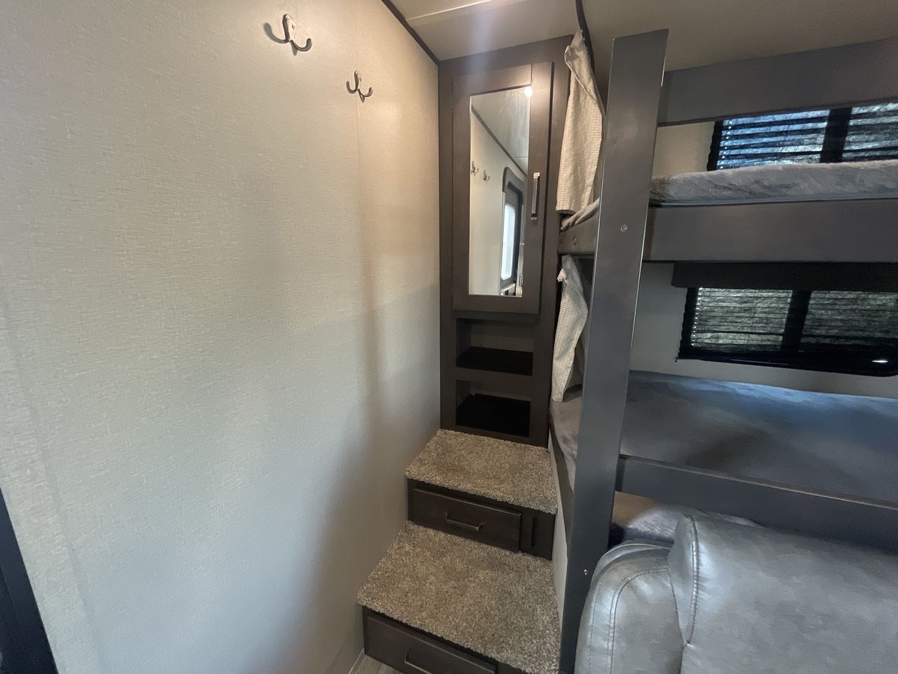 2022 GRAND DESIGN TRANSCENDXPLOR 265BH