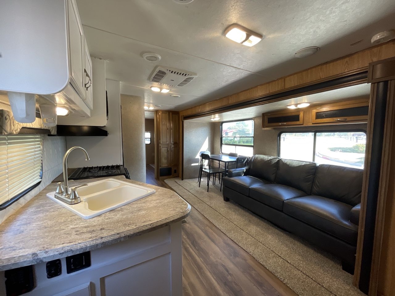 2016 CATALINA 321BHDSCK