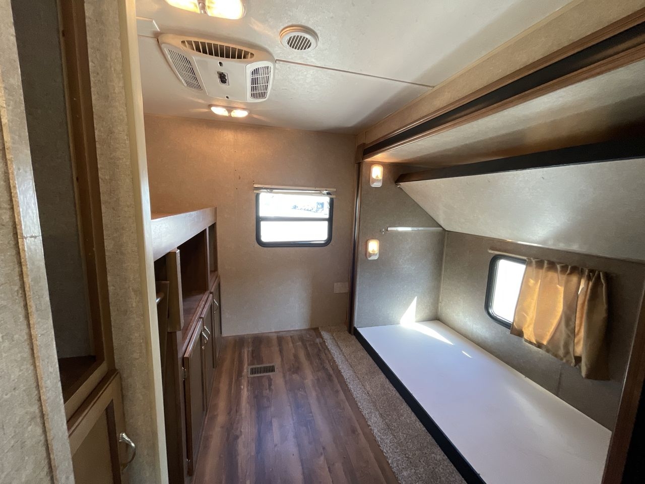 2016 CATALINA 321BHDSCK