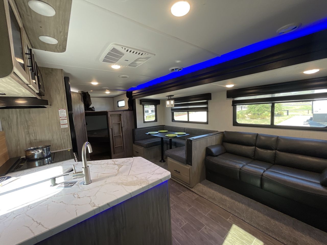 2022 FOREST RIVER ALPHA WOLF 26DBH-L