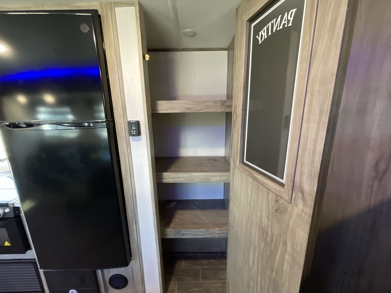 2022 FOREST RIVER ALPHA WOLF 26DBH-L