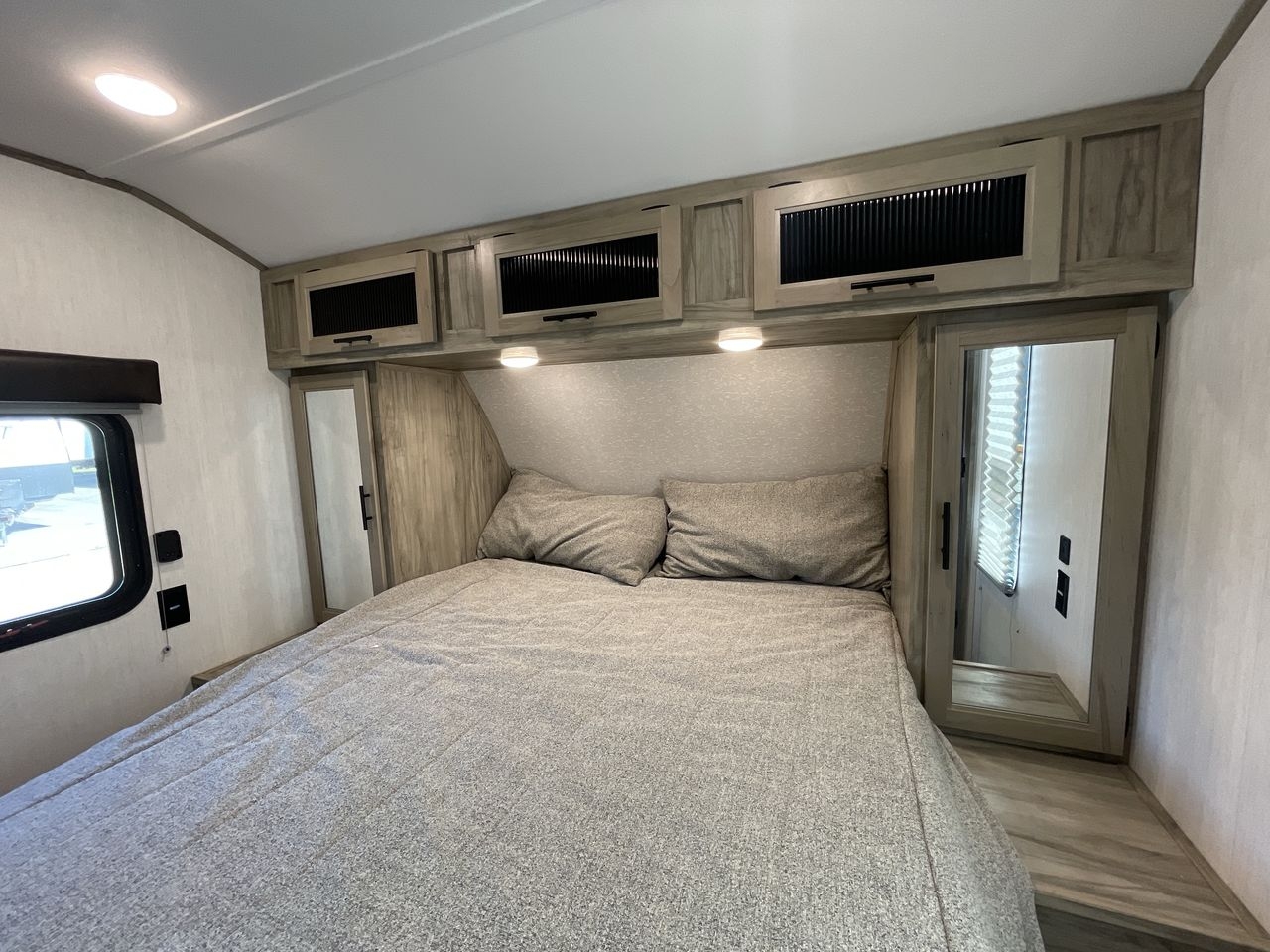 2022 FOREST RIVER ALPHA WOLF 26DBH-L