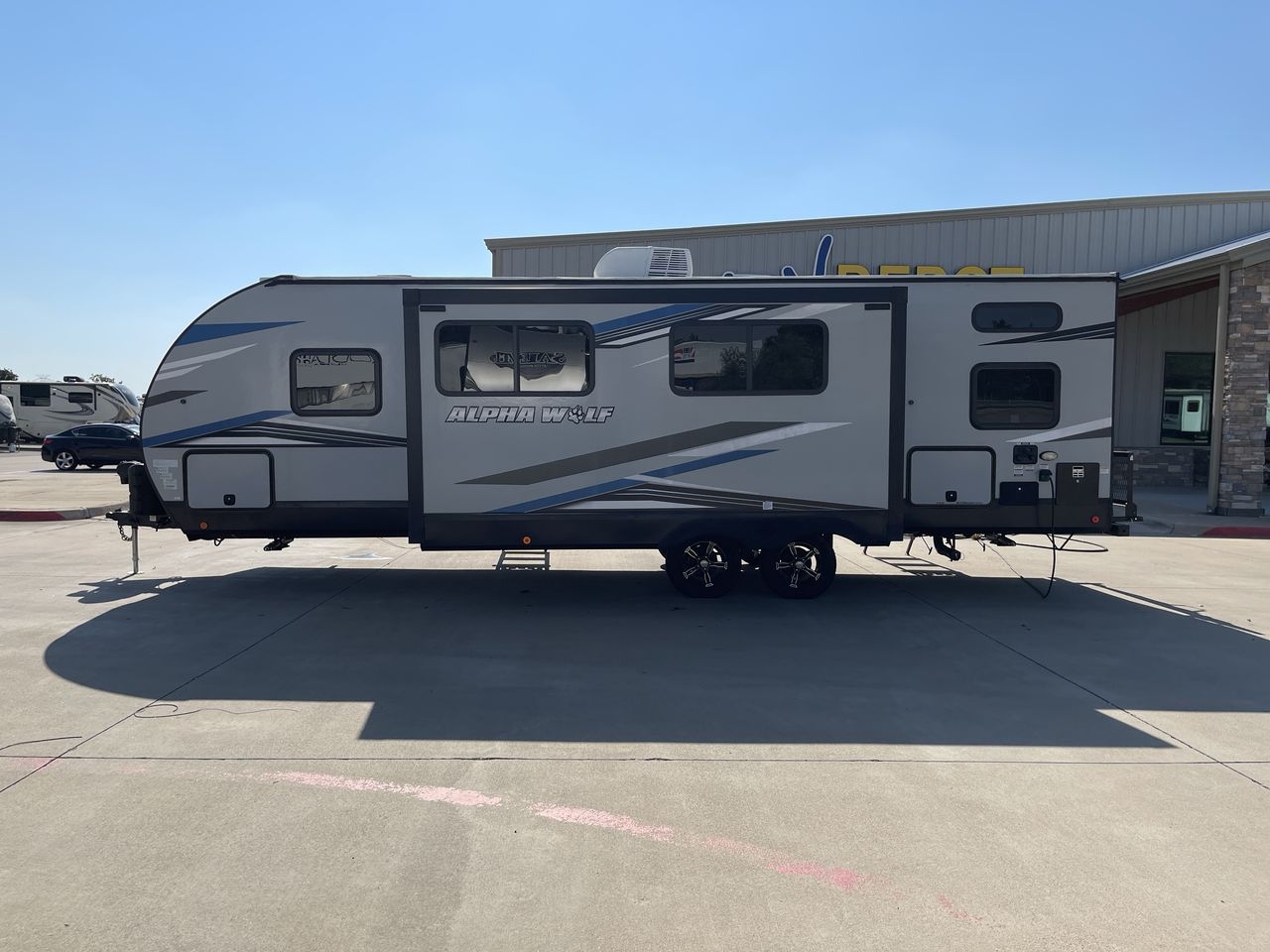 2022 FOREST RIVER ALPHA WOLF 26DBH-L