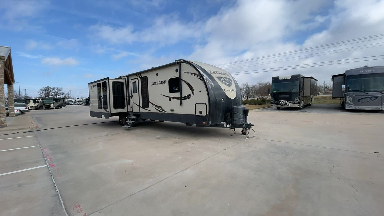2018 FOREST RIVER LACROSSE 337RKT