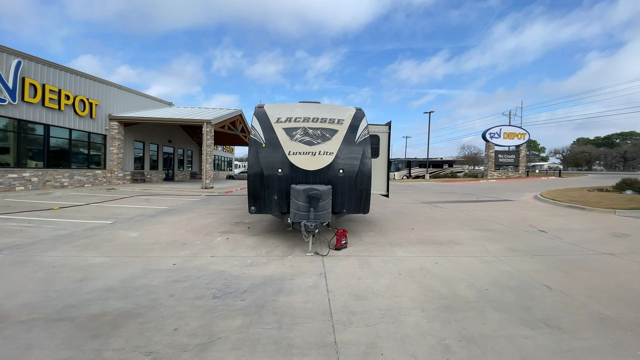 2018 FOREST RIVER LACROSSE 337RKT