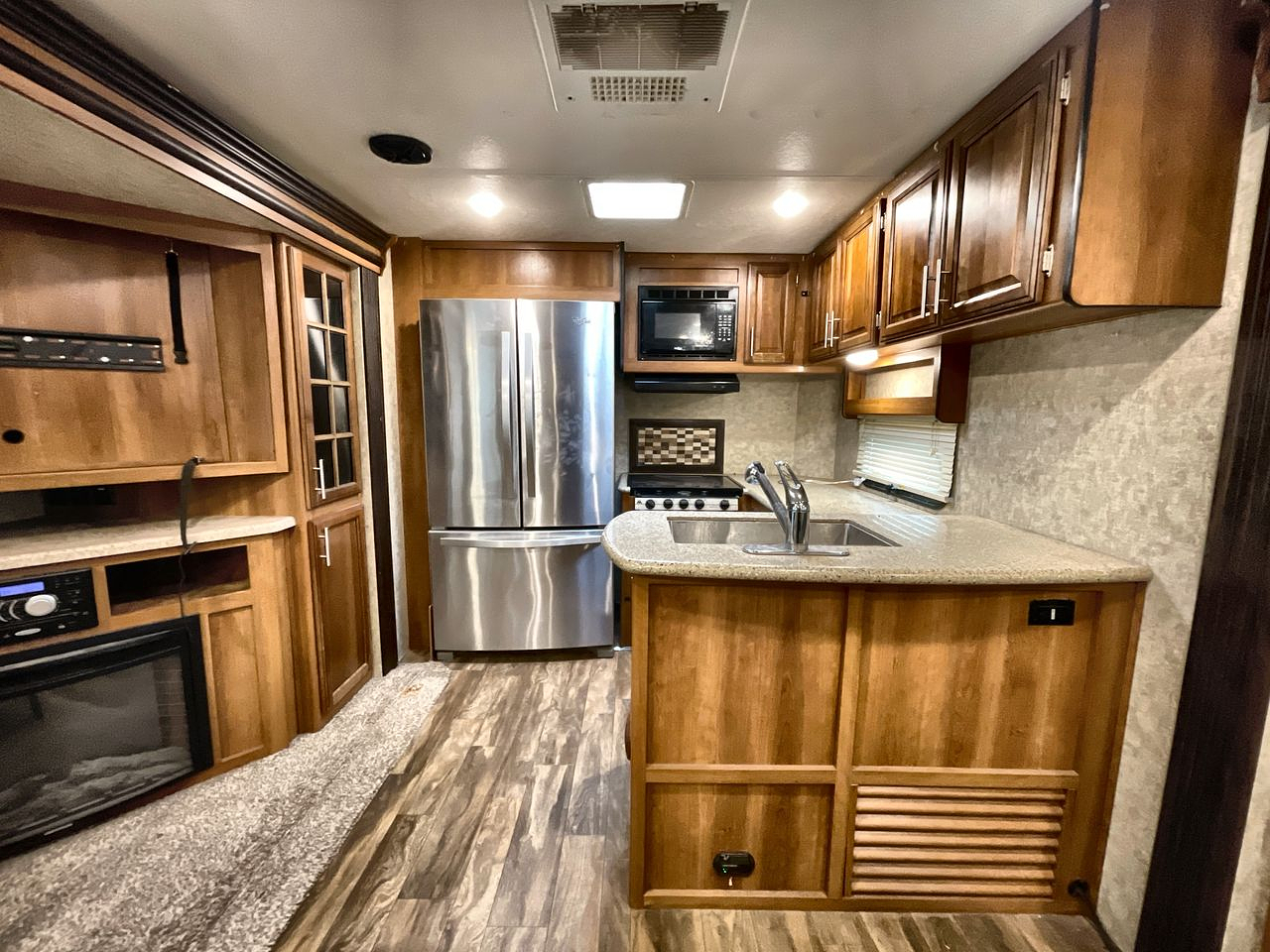 2018 FOREST RIVER LACROSSE 337RKT