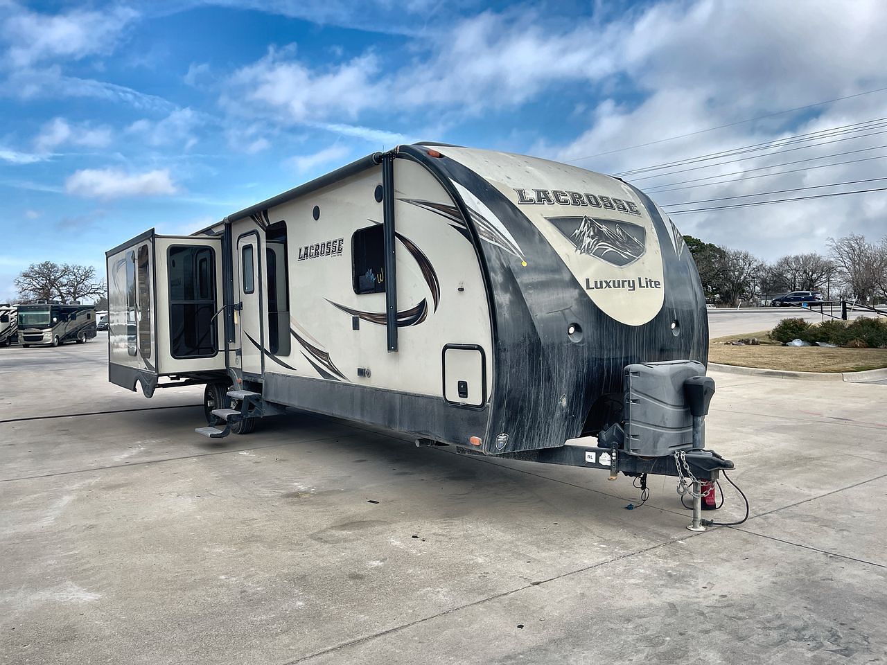 2018 FOREST RIVER LACROSSE 337RKT