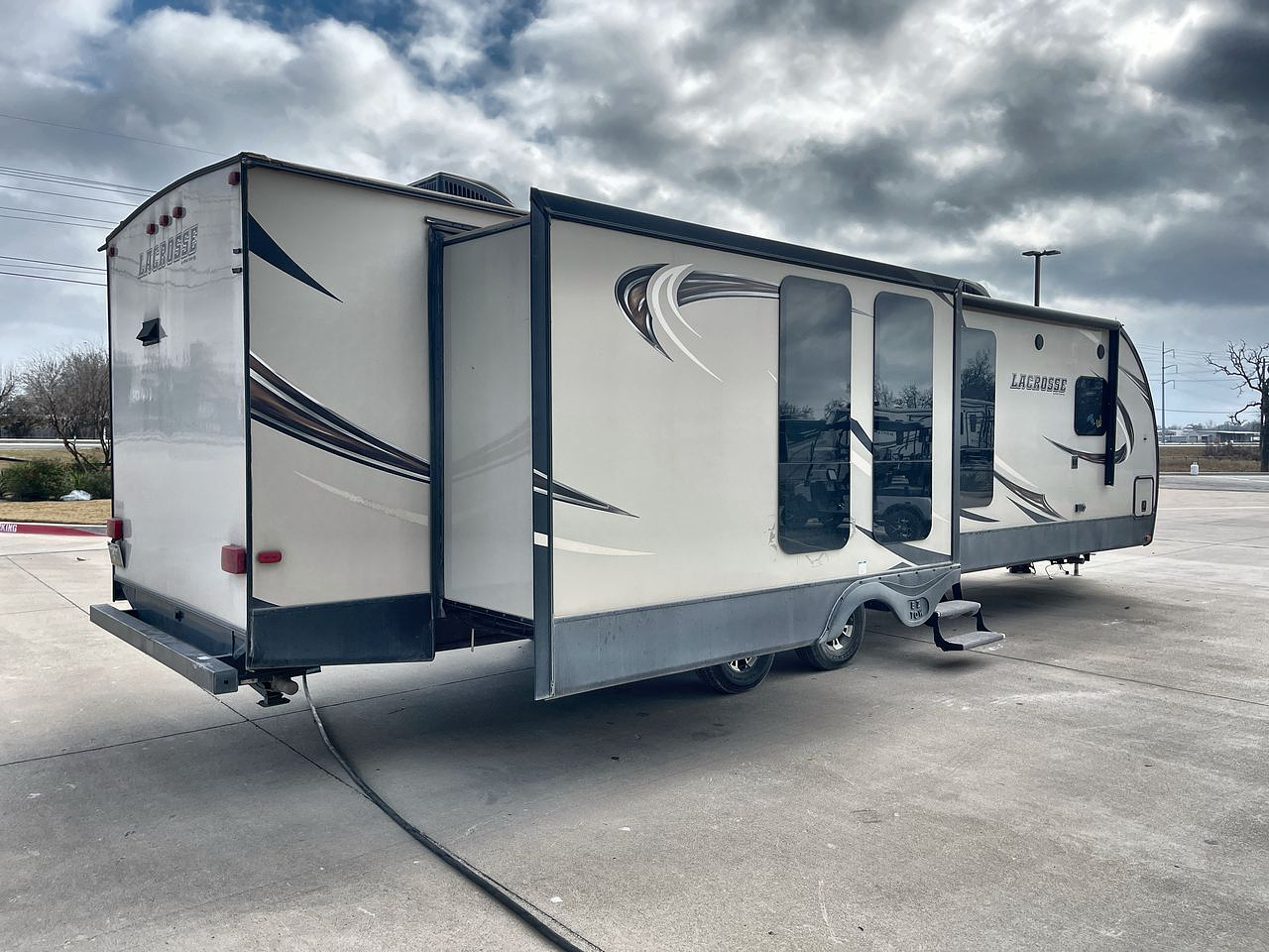 2018 FOREST RIVER LACROSSE 337RKT