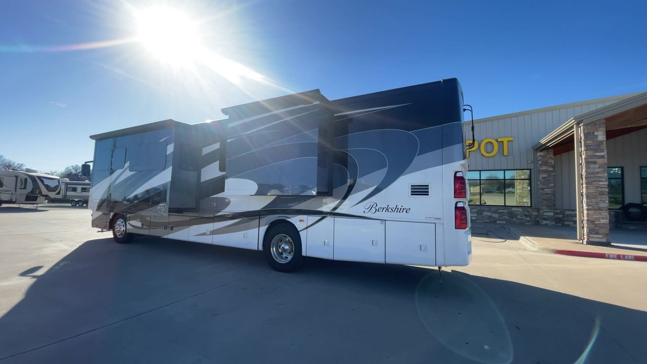 2018 FOREST RIVER BERKSHIRE 39A