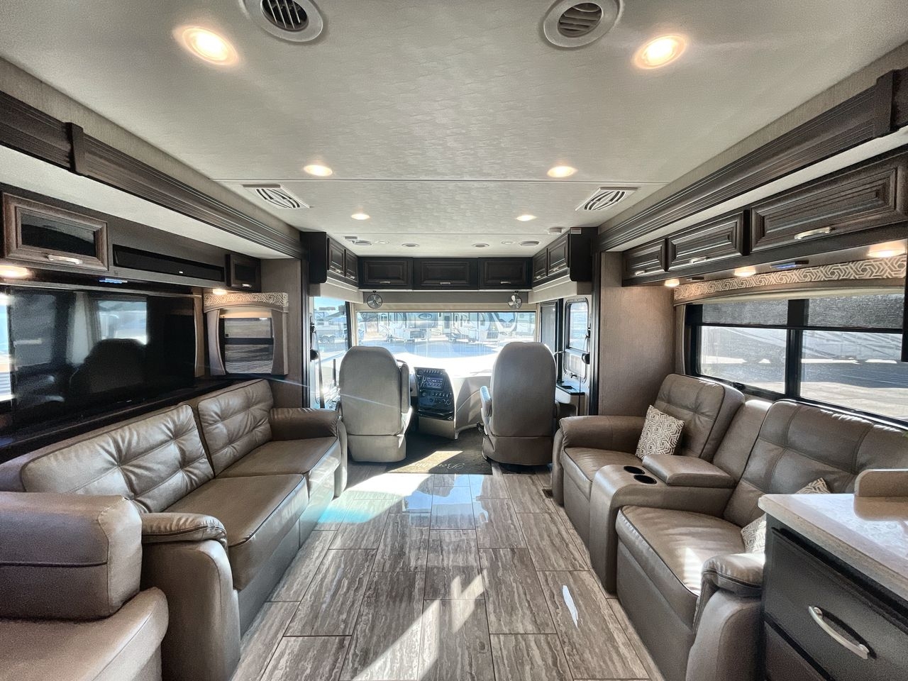 2018 FOREST RIVER BERKSHIRE 39A