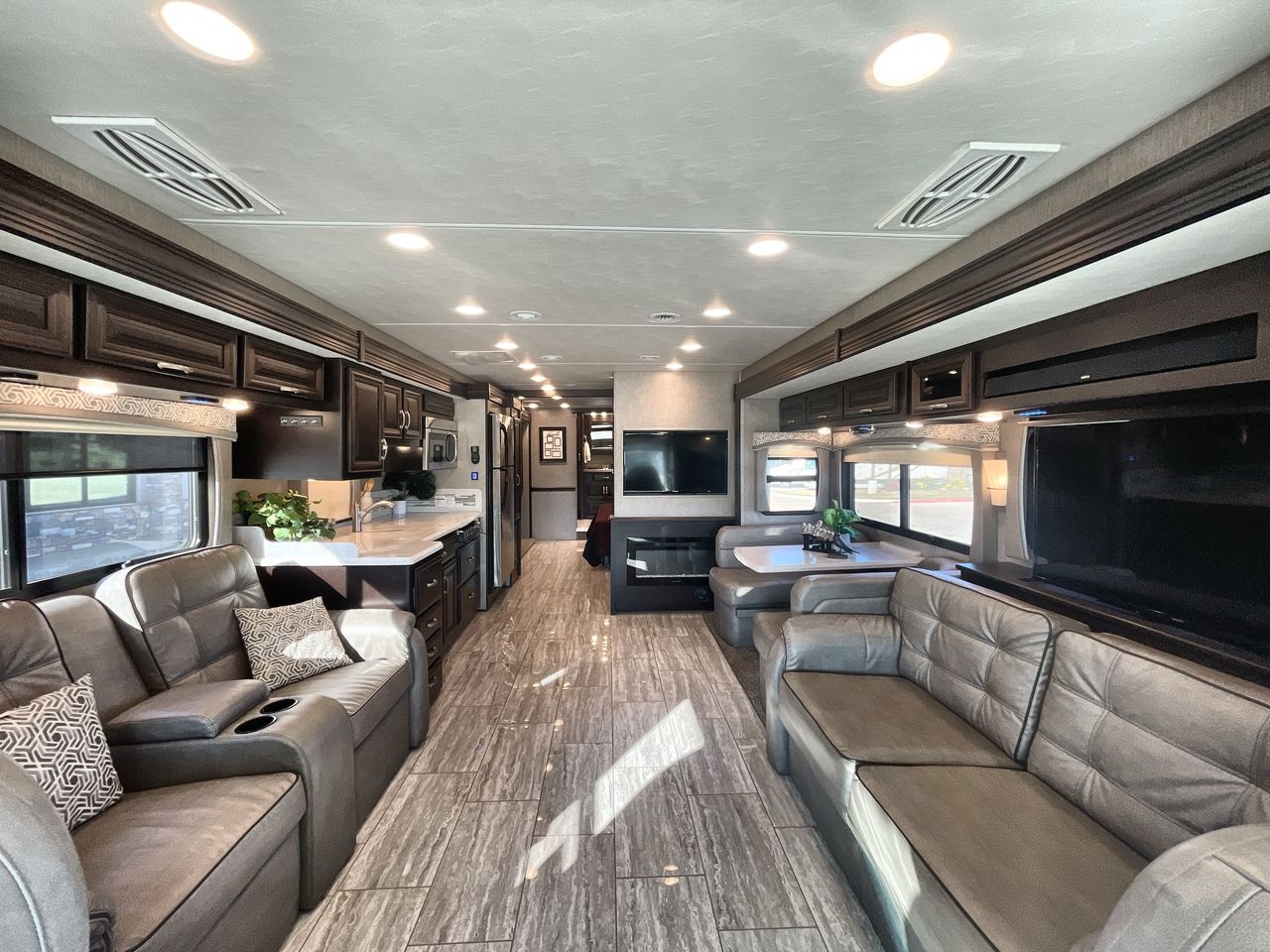 2018 FOREST RIVER BERKSHIRE 39A