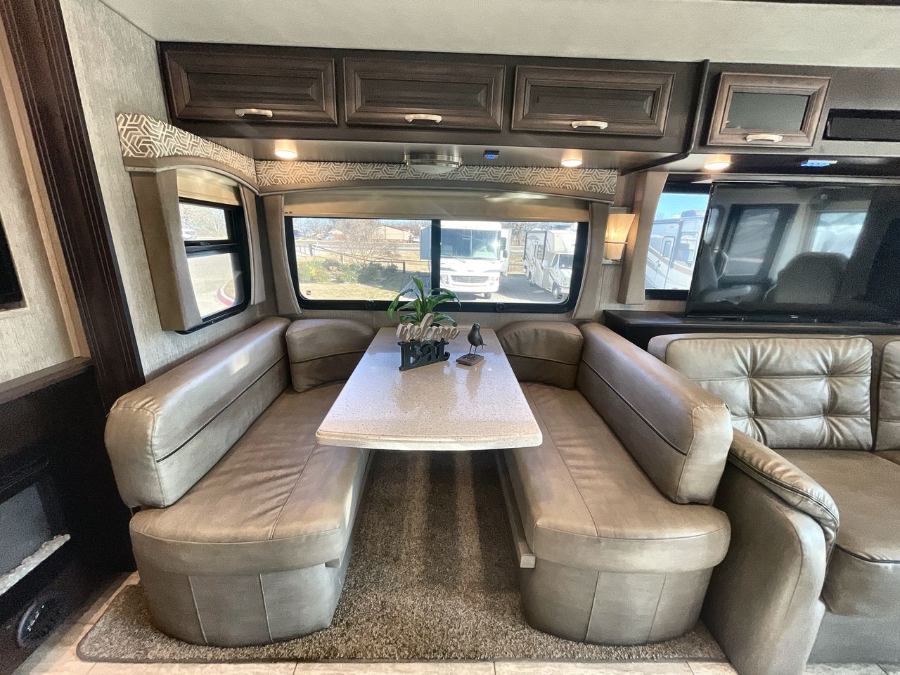 2018 FOREST RIVER BERKSHIRE 39A