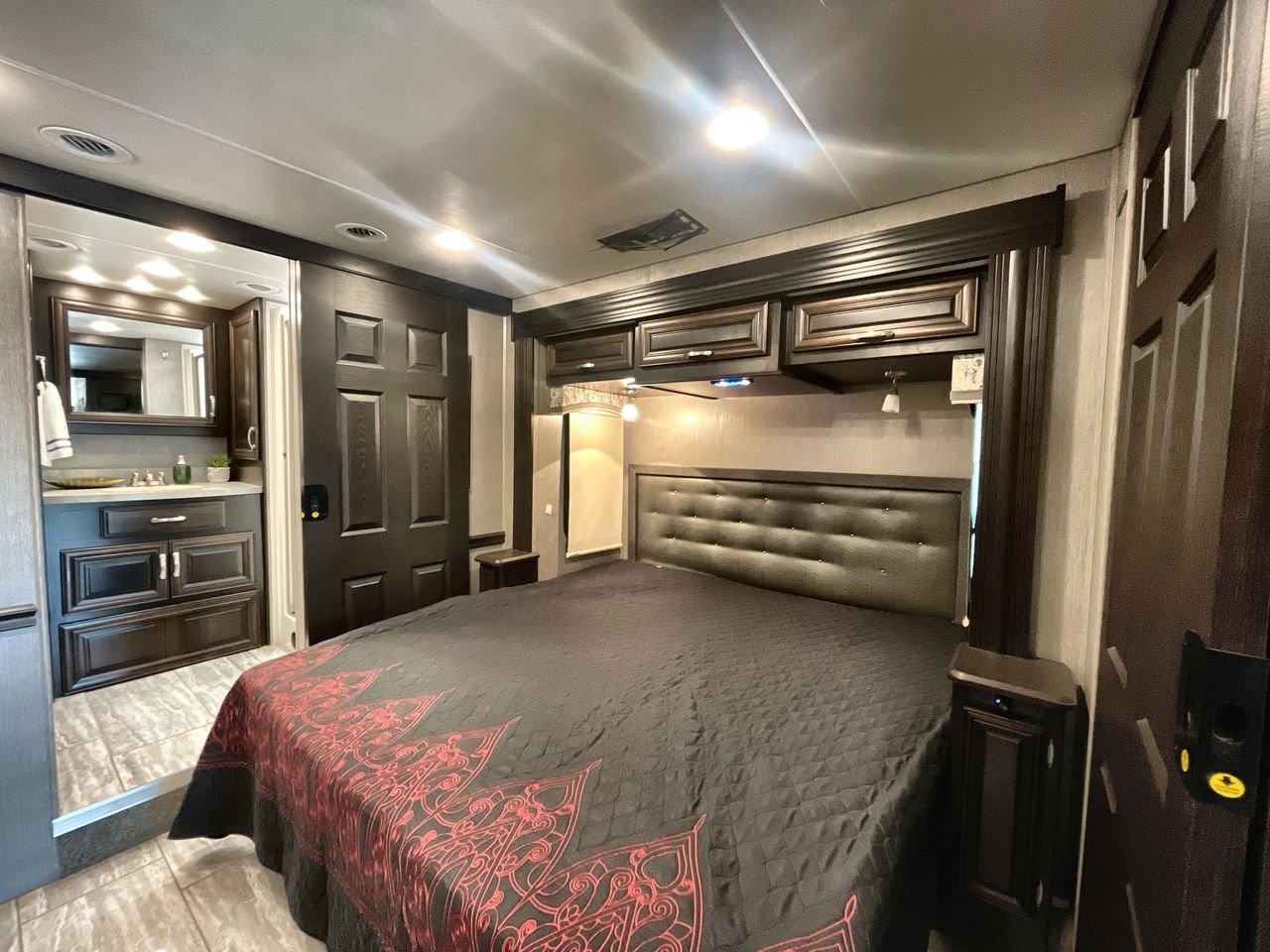 2018 FOREST RIVER BERKSHIRE 39A