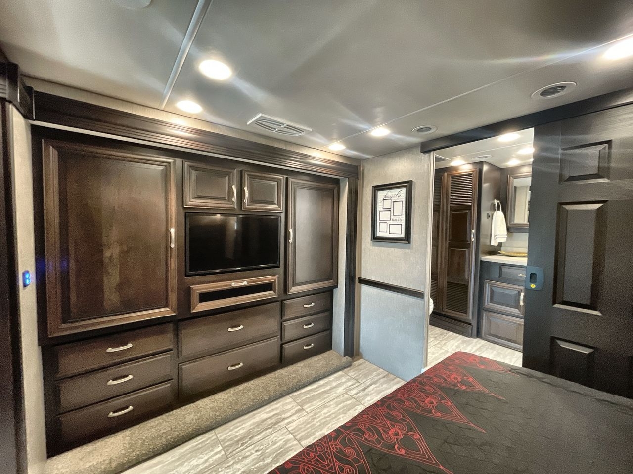 2018 FOREST RIVER BERKSHIRE 39A