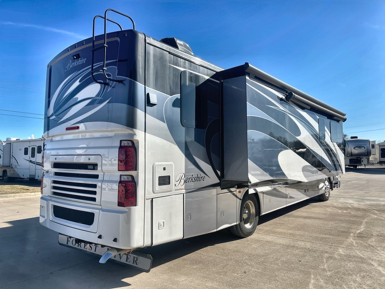 2018 FOREST RIVER BERKSHIRE 39A