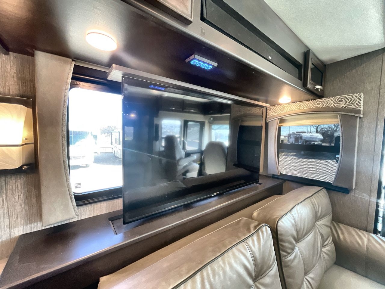 2018 FOREST RIVER BERKSHIRE 39A