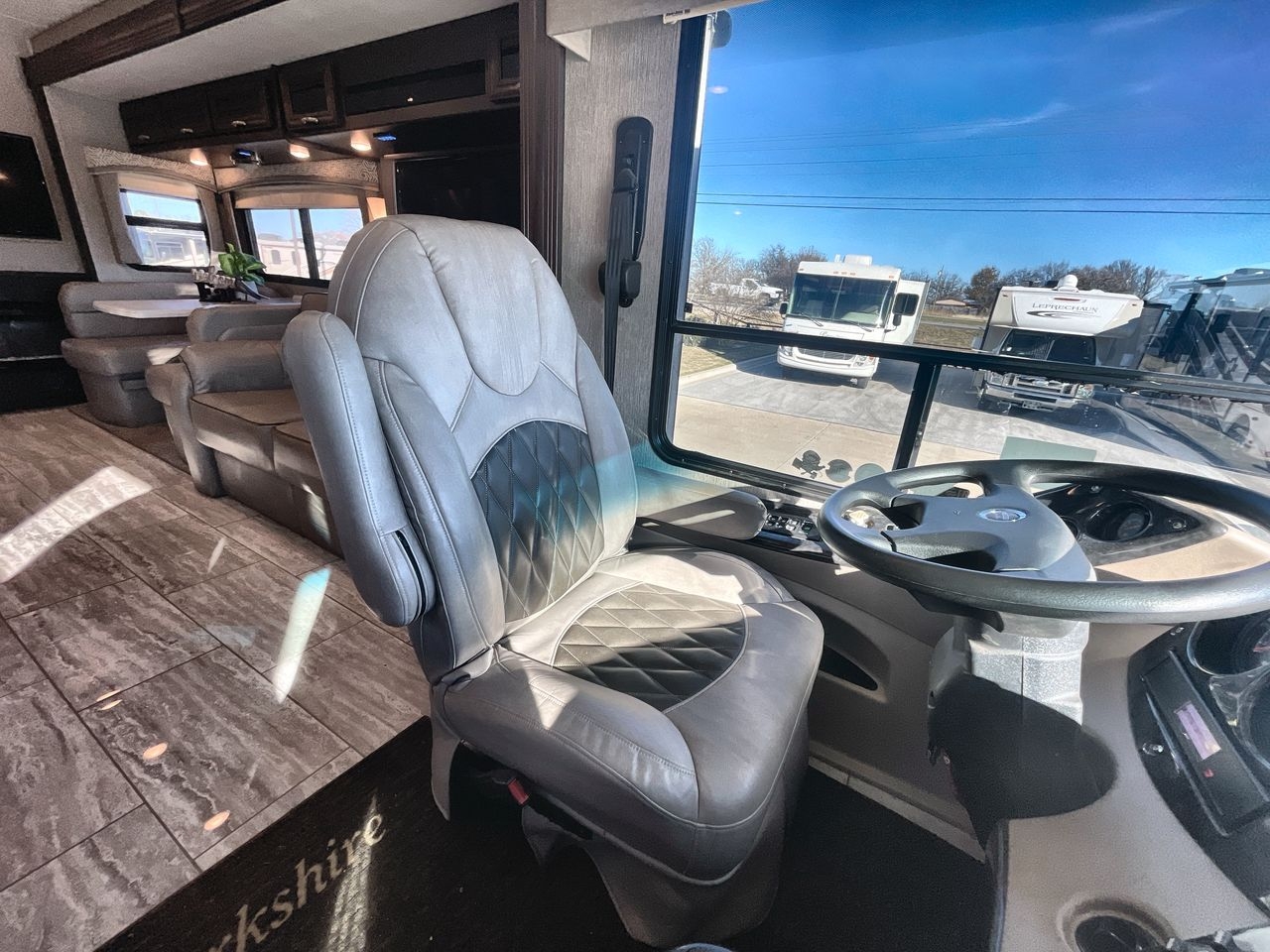 2018 FOREST RIVER BERKSHIRE 39A