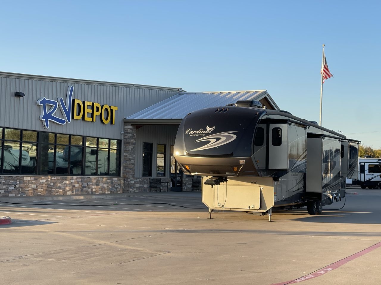 2018 FOREST RIVER CARDINAL 3950TZ