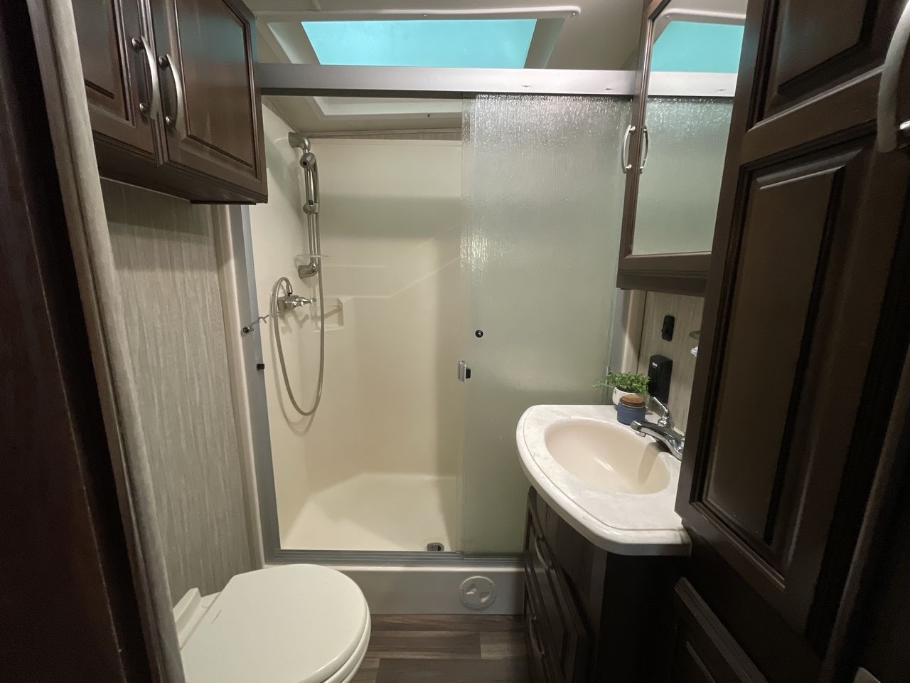 2018 FOREST RIVER CARDINAL 3950TZ