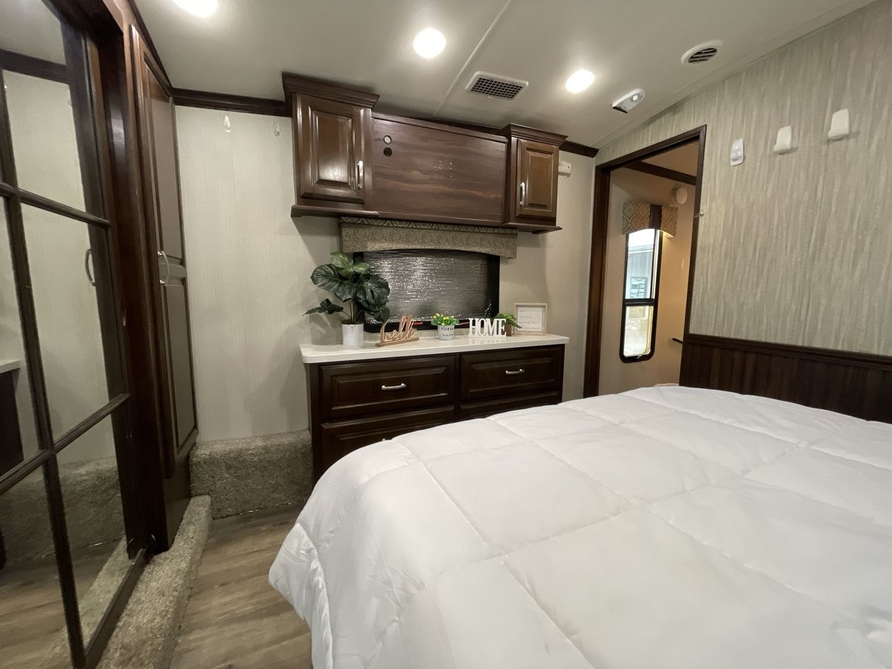 2018 FOREST RIVER CARDINAL 3950TZ