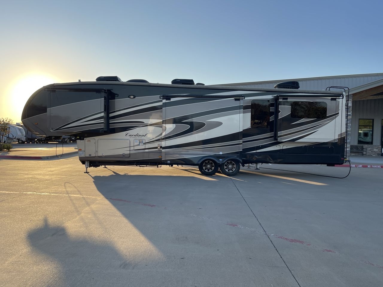 2018 FOREST RIVER CARDINAL 3950TZ