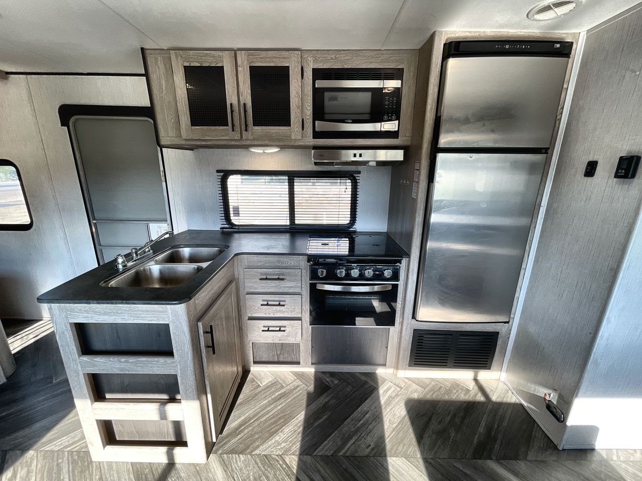 2022 HEARTLAND PROWLER 320BH