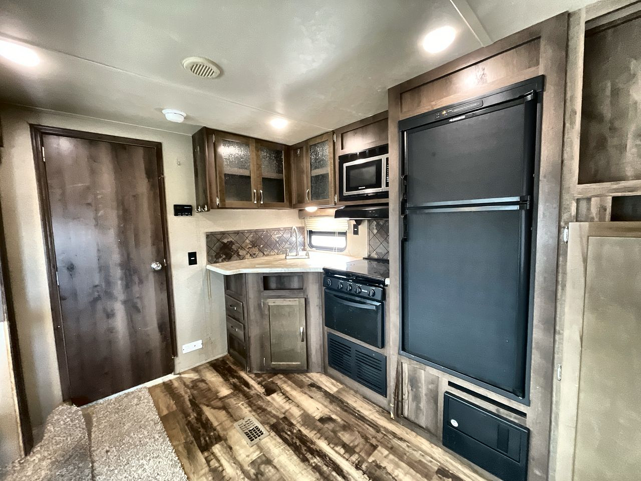 2017 PUMA XLITE28FQDB