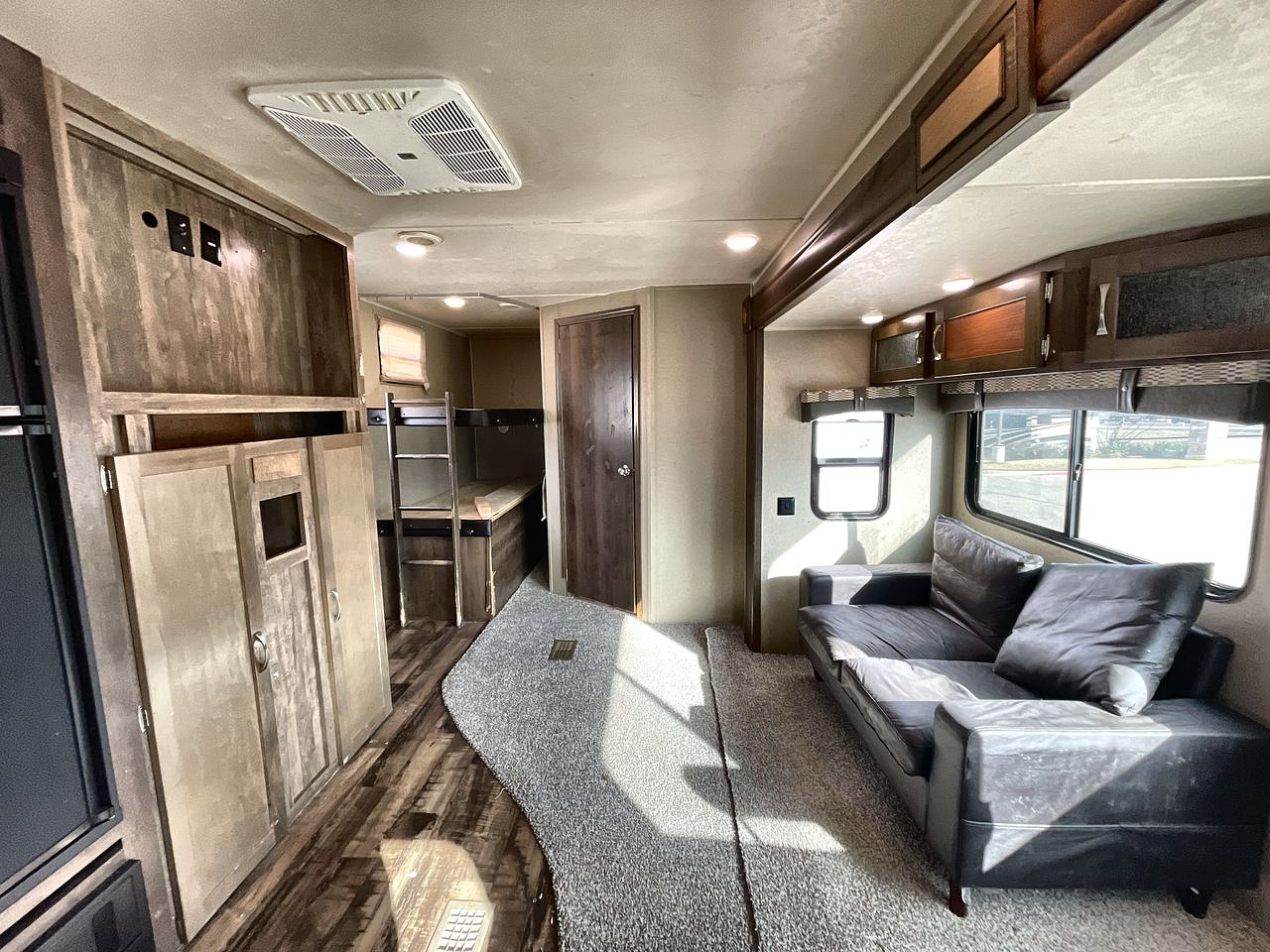 2017 PUMA XLITE28FQDB