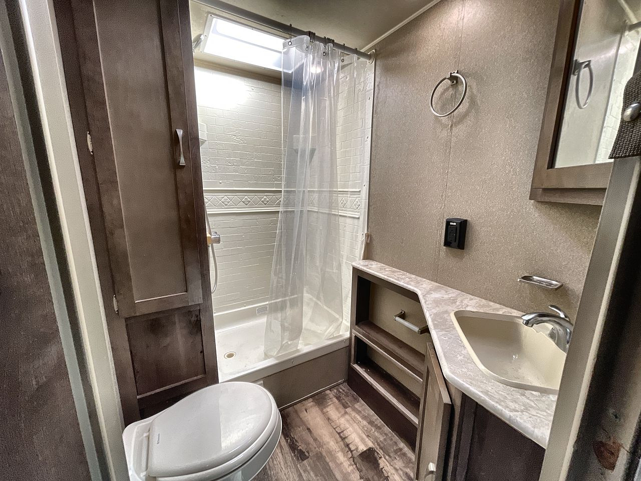 2017 PUMA XLITE28FQDB