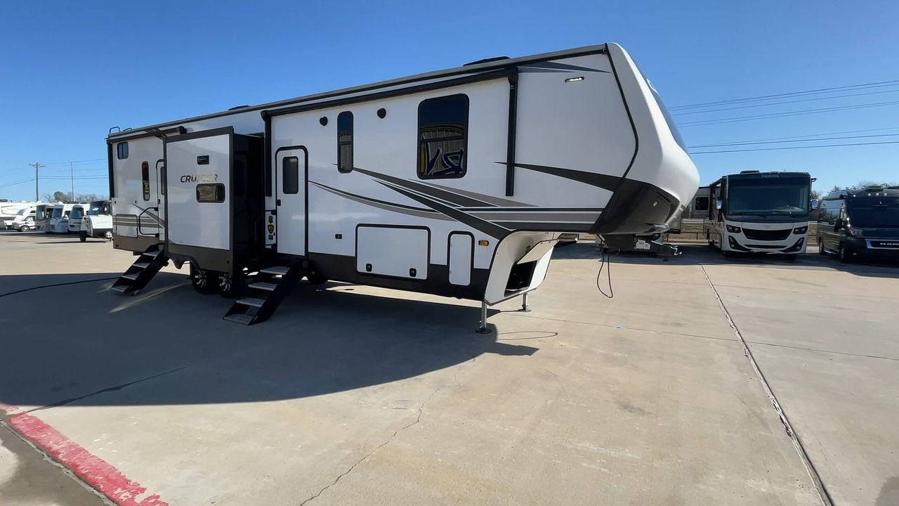 2022 CROSSROADS CRUISER 3851BL