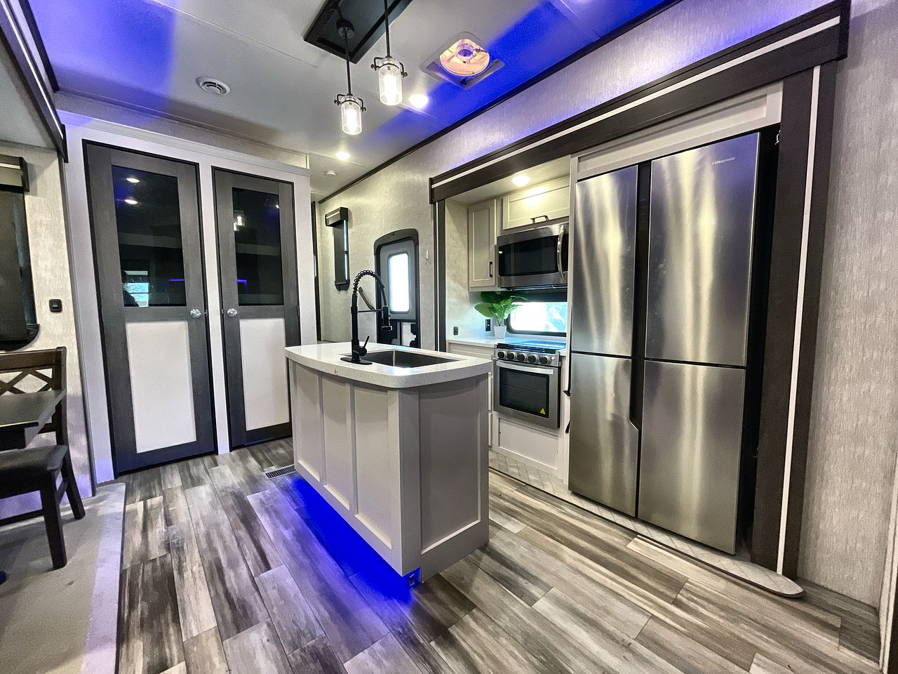 2022 CROSSROADS CRUISER 3851BL